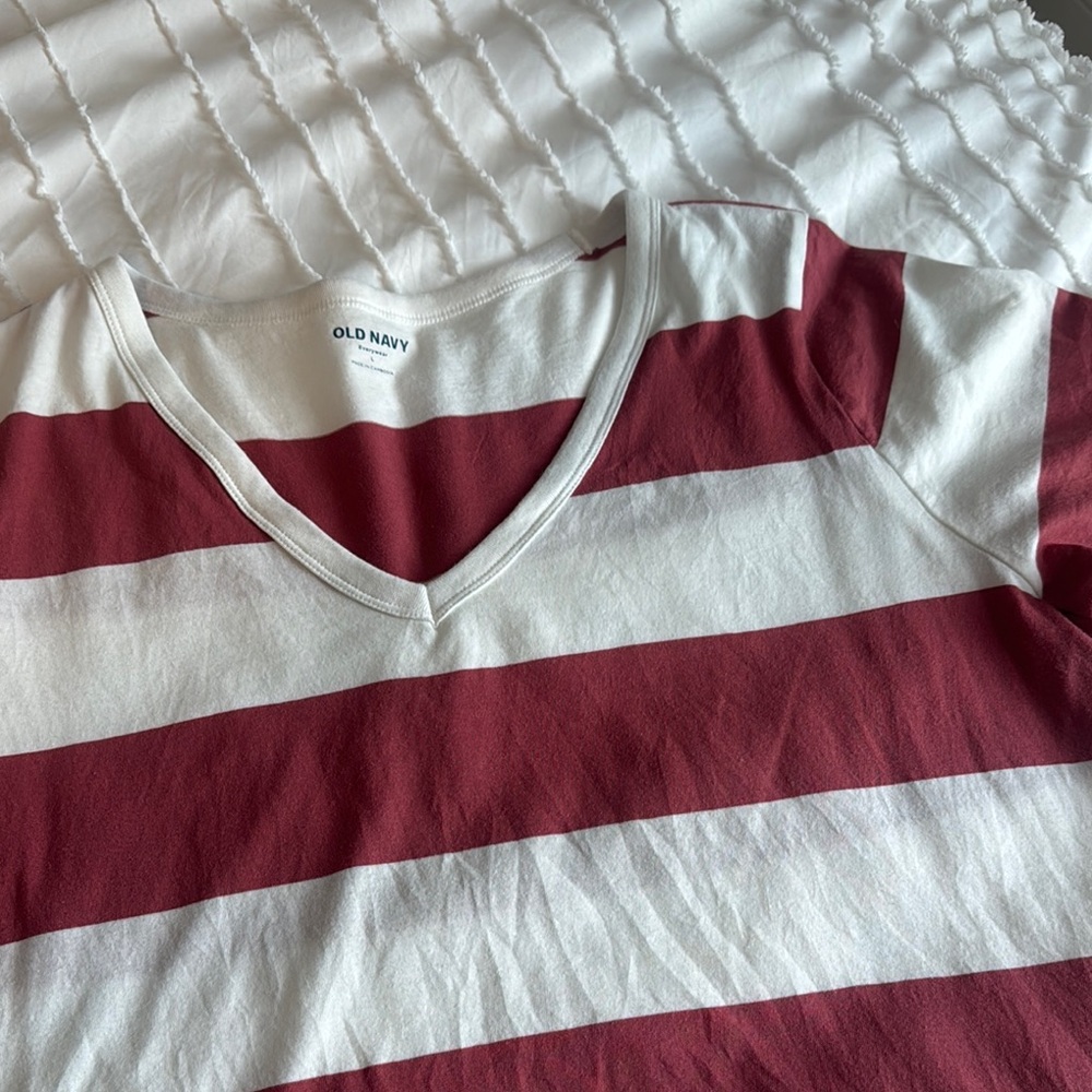 Gently worn. Size L Old Navy Red and White Striped tee